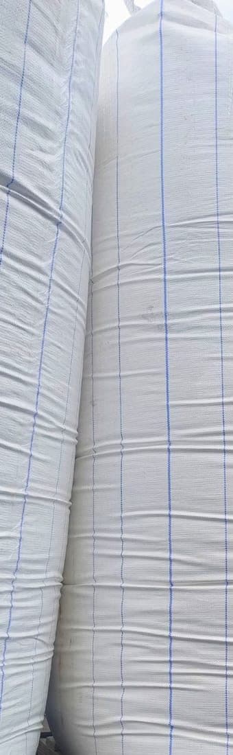 Detalle del tejido de polipropileno de una saca industrial